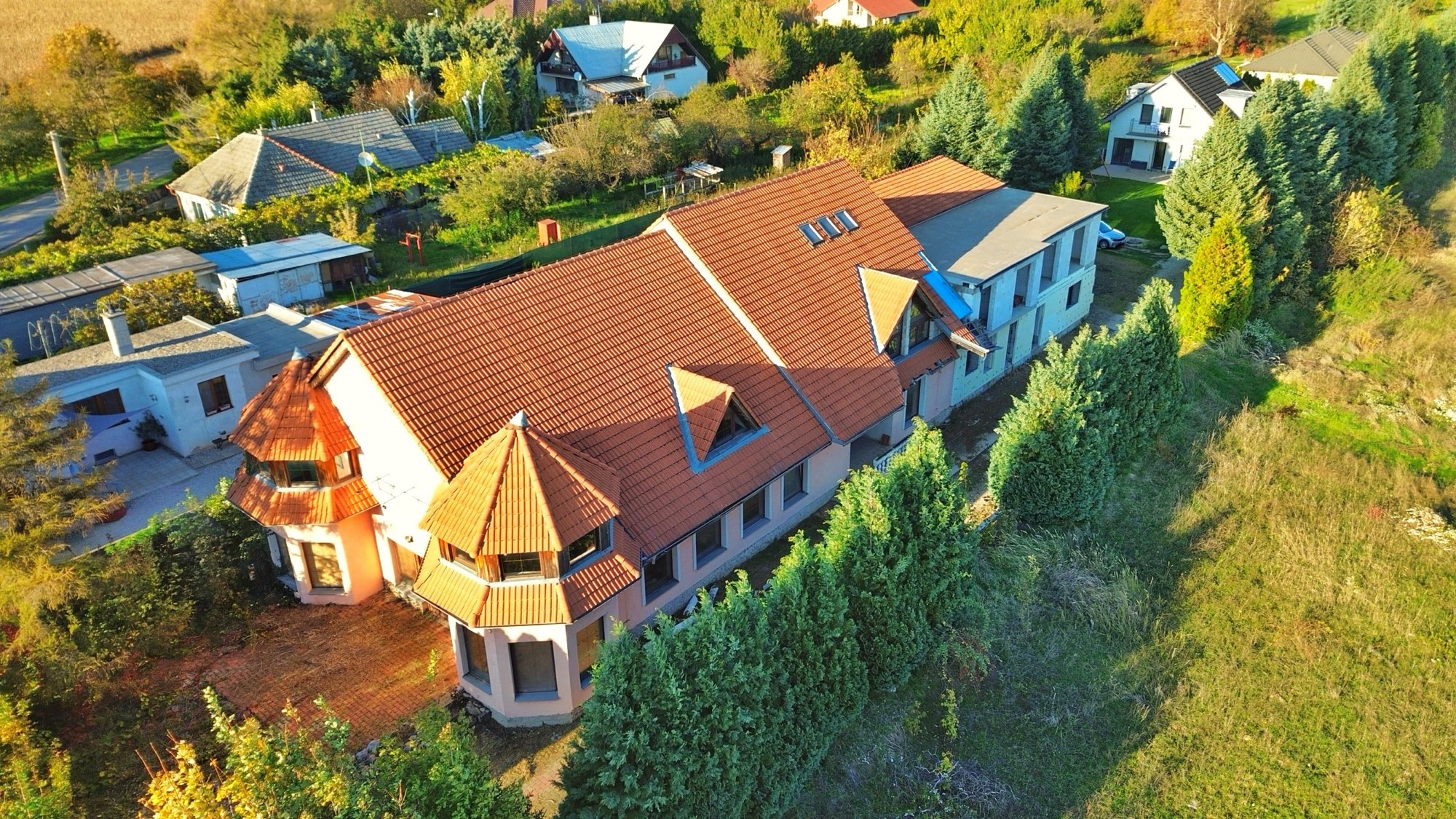 Prezentácia nehnuteľnosti pri západe slnka